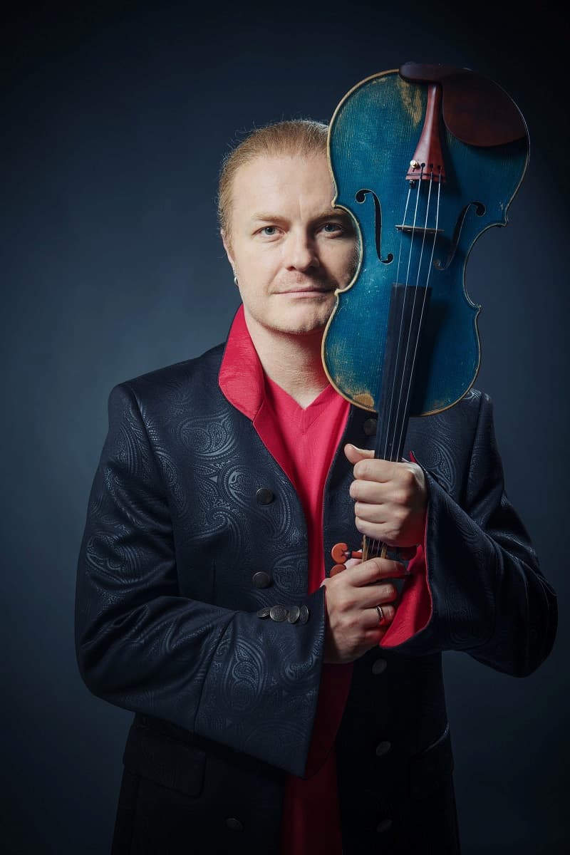 Pavel Šporcl with the Blue violin