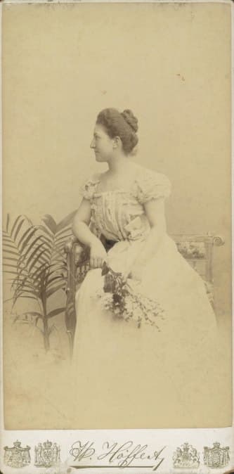 Maria Herz on her wedding day, 1901 (Zurich Central Library)