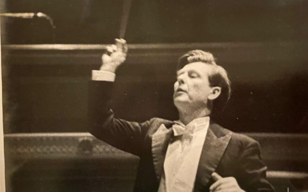 Kenneth V Jones conducting the Wimbledon Symphony Orchestra, 1960s