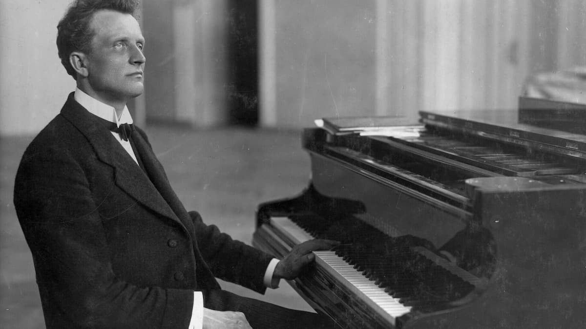 Rudolf Tobias at the piano