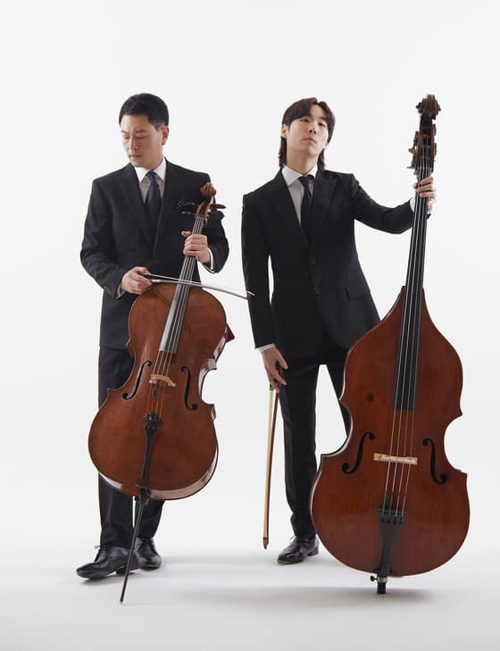 A cello and a double bass in the hands of Song Young-hoon, left, and double bassist Sung Min-je