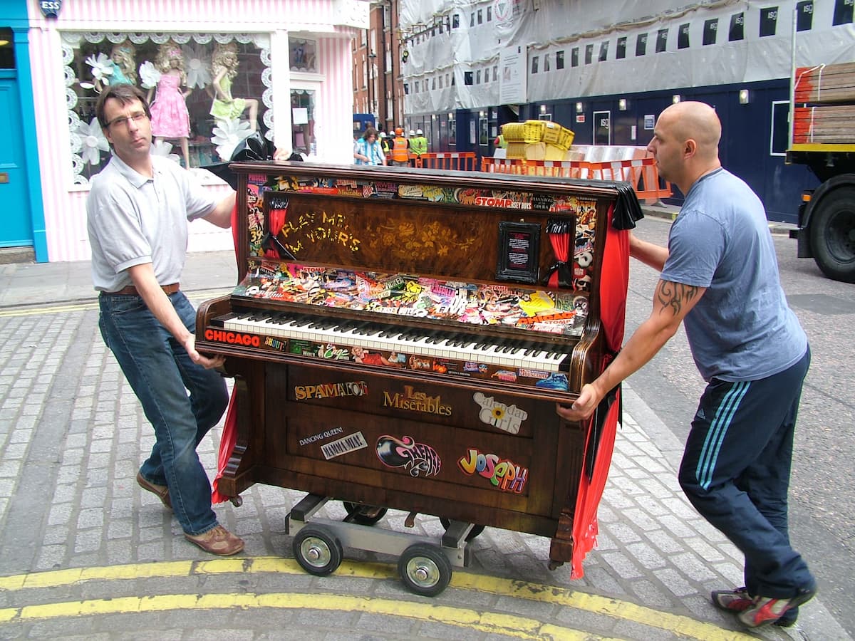 Moving a Piano in London, 2009 (Photo by Luke Jerram)