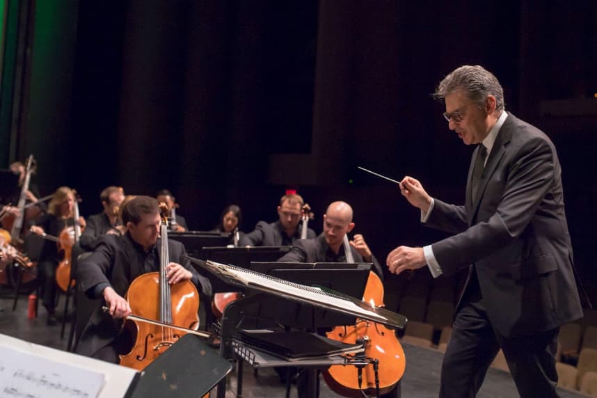 Corrado Rovaris conducts Artosphere Festival Orchestra