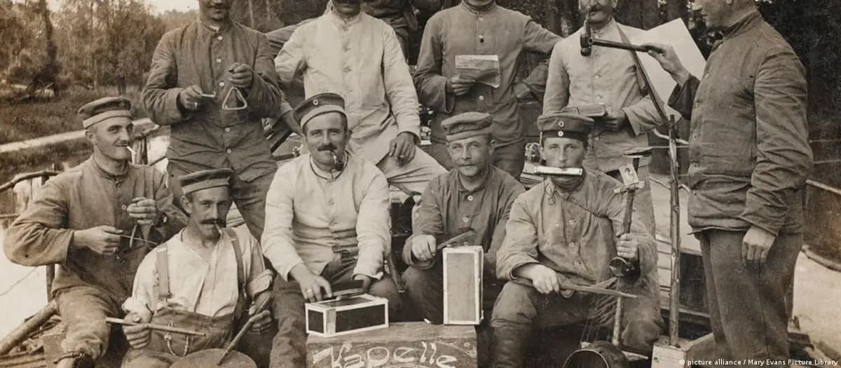 A troop of musicians from WWI