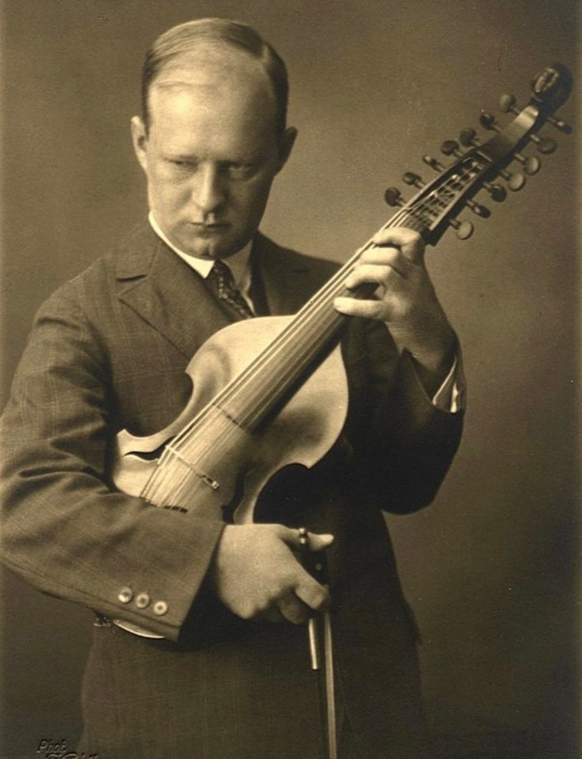 Hindemith and his viola d’amore