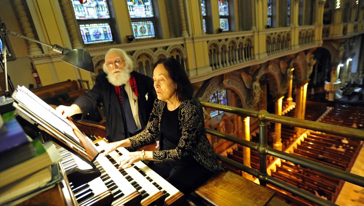 Organist Rosalind Mohsen with page turner