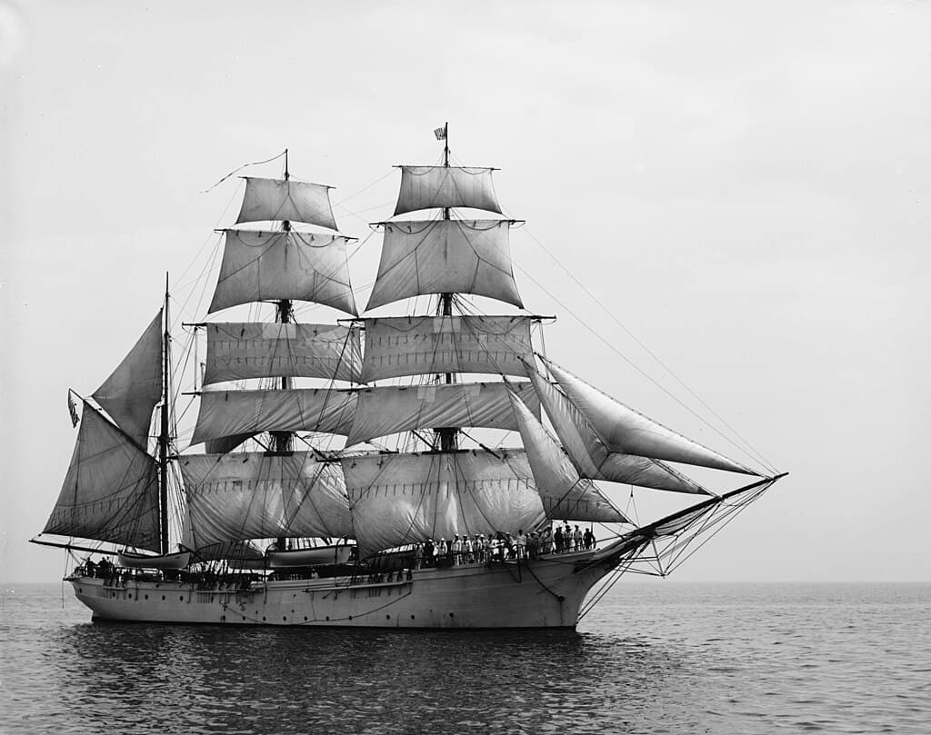 Three-masted barque, US Revenue Cutter Salmon P. Chase, ca 1907 (Library of Congress)