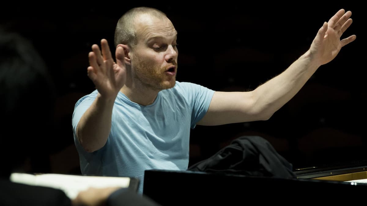 Lars Vogt conducting