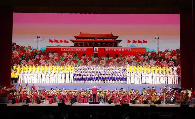 Chen Xieyang is conducting