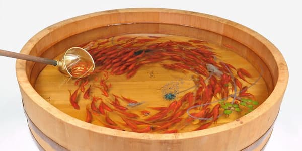 Realistic painting from Ryūsuke Fukahori's "Goldfish Salvation" exhibition