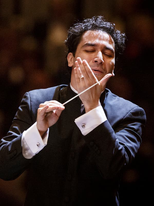 Andrés Orozco-Estrada conducting