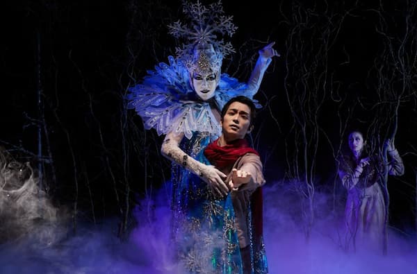 Danielle Tolmie (Snow Queen) and Hirofumi Kitazume (Kai) in The Snow Queen, 2023 (Photo by Jeremy Bronson) (Eugene Ballet)