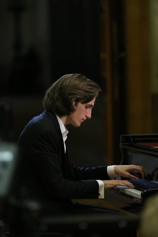 Yoav Levanon playing the piano