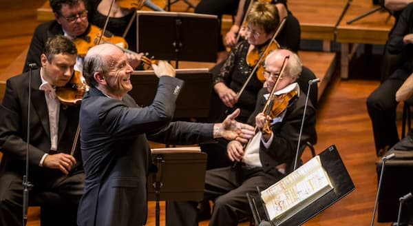 Gábor Takács-Nagy conducting