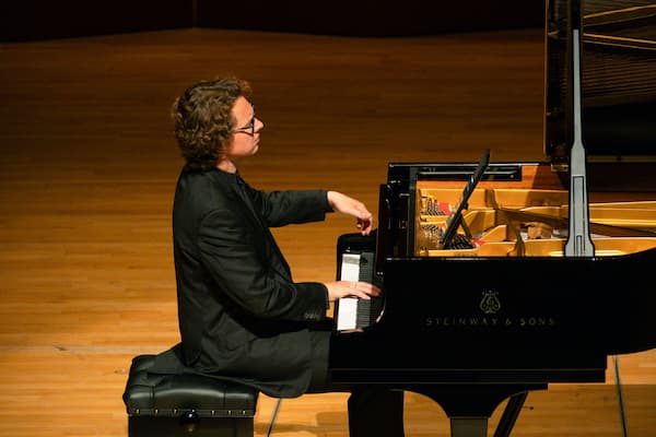 Hannes Minnaar’s Hong Kong Debut – Shostakovich Preludes & Fugues