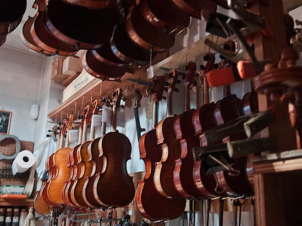 String instruments in a luthier