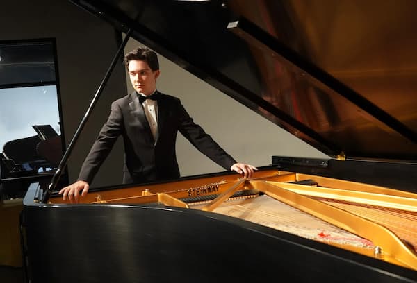 Pianist Talon Smith