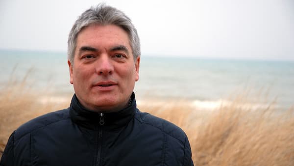 Simon Holt