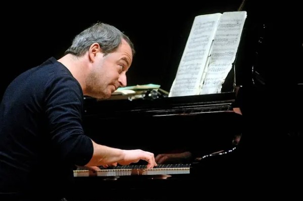 Itamar Golan at the piano