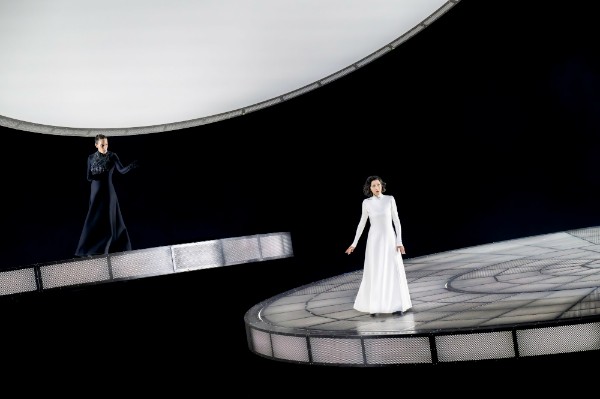 Maria Stuarda 2025: Kate Lindsey (Elisabetta), Lisette Oropesa (Maria Stuarda) © SF/Monika Rittershaus