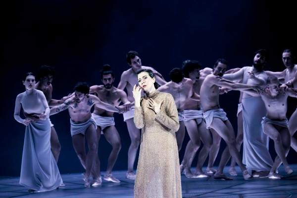 Maria Stuarda 2025: Nino Gotoshia (Anna Kennedy), Dancers from SEAD – Salzburg Experimental Academy of Dance © SF/Monika Rittershaus