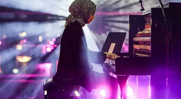 Pianist Büşra Kayıkçı