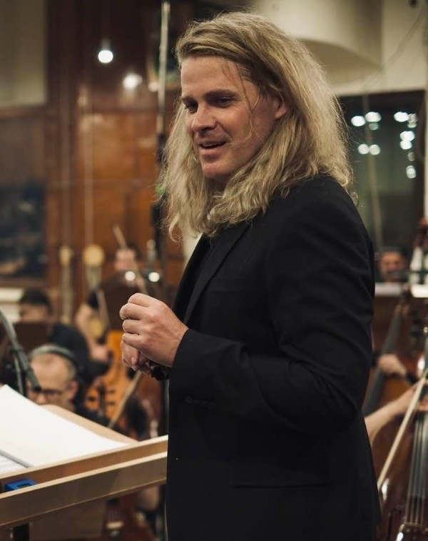 Nathan Henninger in the recording session with the Scoring Berlin Orchestra, 2023