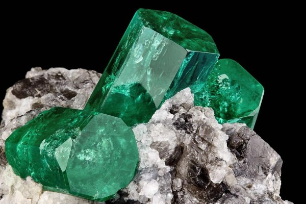 Emerald, Uncut