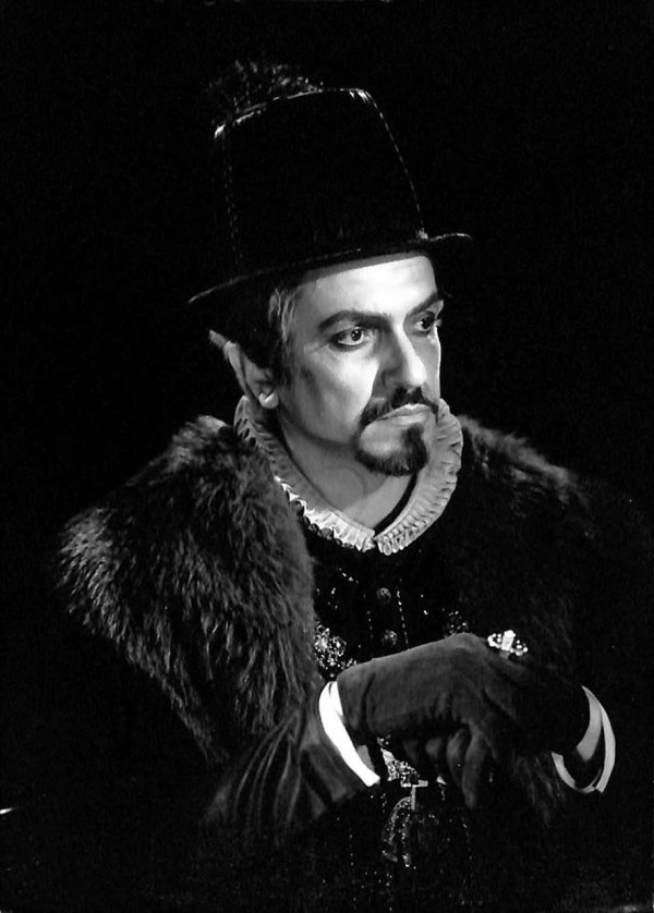 Ruggero Raimondi on stage