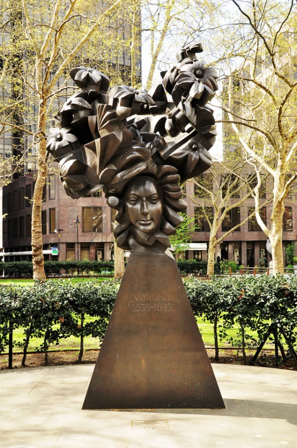The Flowering of the English Baroque (Henry Purcell), sculpture by Glynn Williams located in Victoria Street near Buckingham Gate. 1994