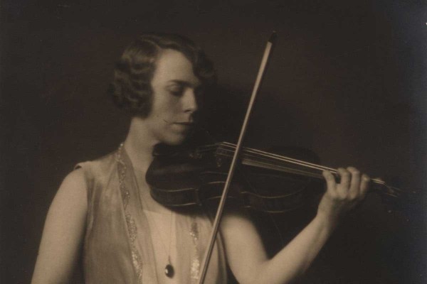 Alma Moodie, 1927