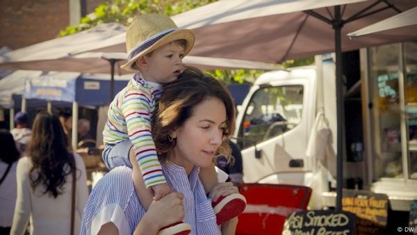 Alondra de la Parra and her son