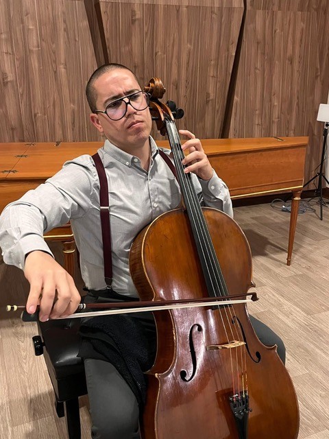 Cellist Iván Pierantozzi
