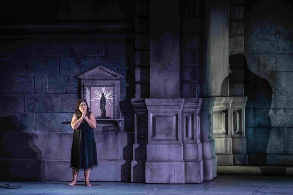 Act IV: La Gioconda (Anna Pirozzi) prays to the Virgin while Barnaba (Dimitri Platanias) lurks, 2025 (photo by A. Simopoulos) (Greek National Opera)
