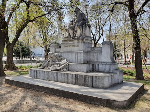 Monument of Johannes Brahms