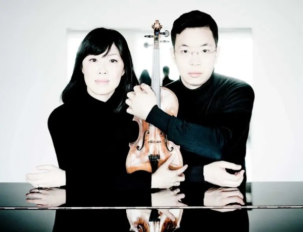 Helen Huang and Paul Huang, Photo: Marco Borggreve
