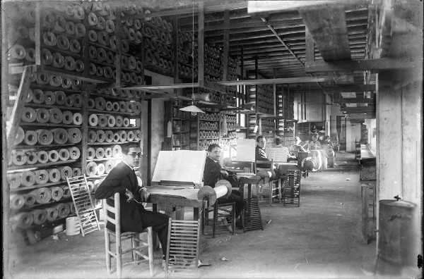 Manuel Blancafort at the pianola-roll factory, before 1930 (Fons Manuel Blancafort (Biblioteca de Catalunya)