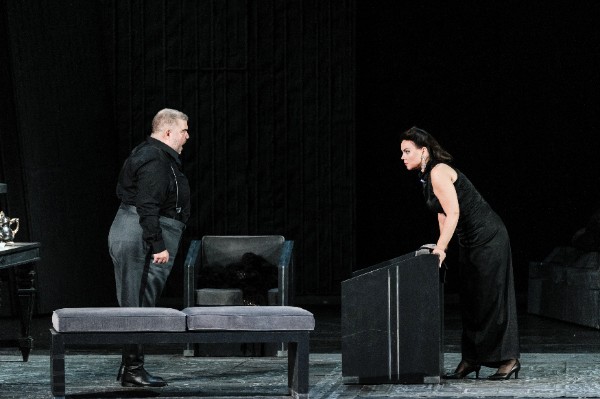 Tosca (Aleksandra Kurzak) faces off against Scarpia (Dimitri Platanias), 2025 (Greek National Opera) (Photo by Giannis Antonoglou)