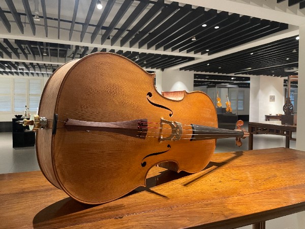 Front of the Huanghuali cello