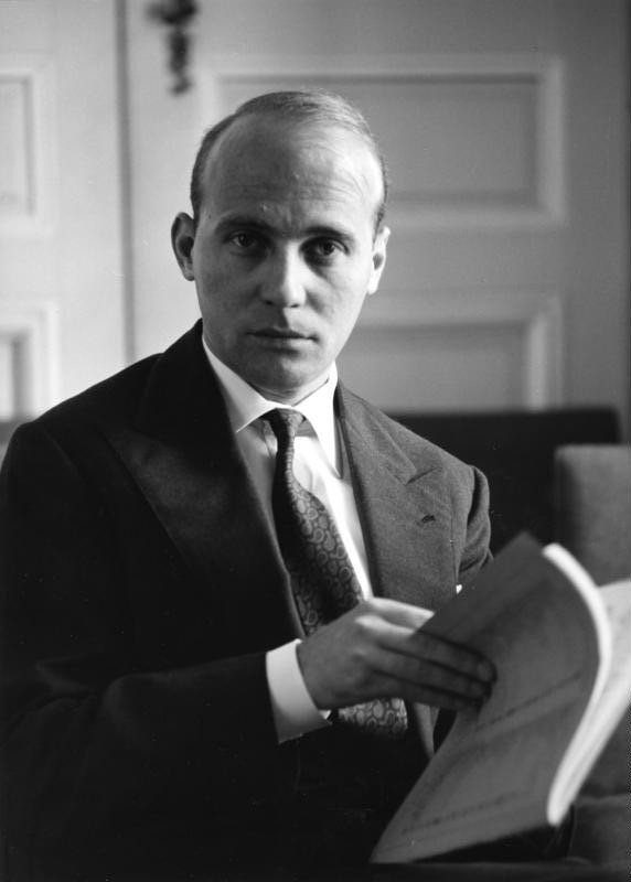 Hans Werner Henze in 1960 (Bundesarchiv, B 145 Bild-F008277-0008)