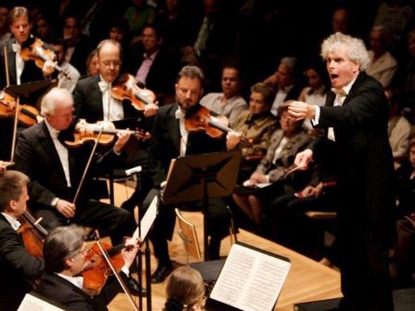 Sir Simon Rattle conducting the Berlin Philharmonic