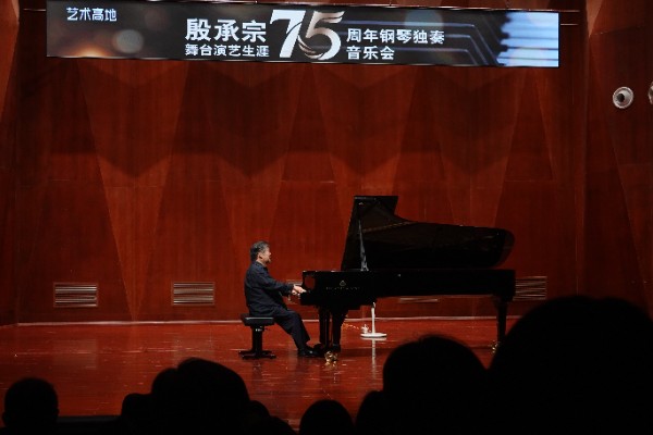 Yin Chengzong on Kulangsu