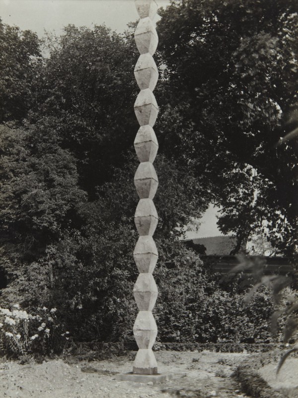 Constantin Brâncuși's Endless Column