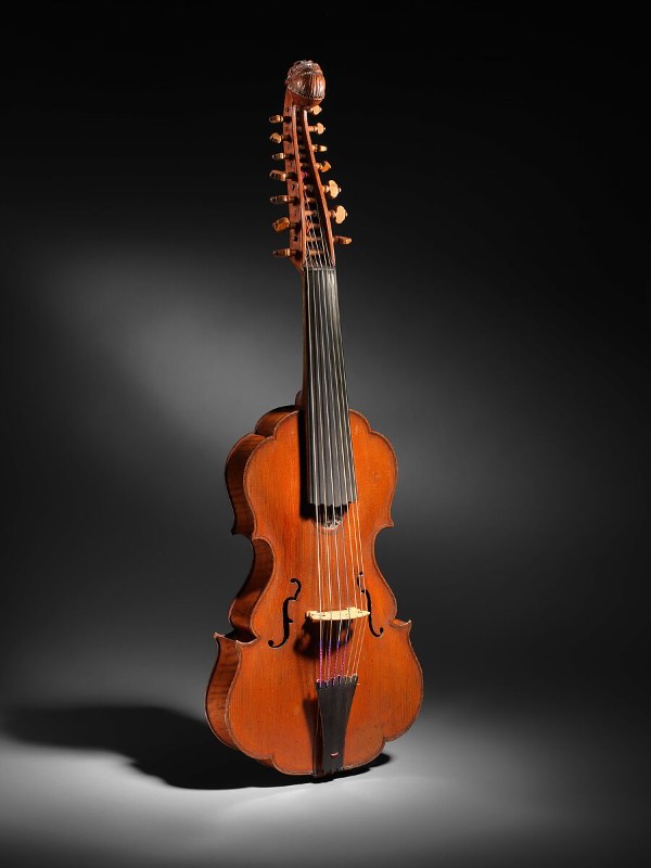 Viola d’amore with 14 strings made by Johannes Florenus Guidantus, 18th century (Metropolitan Museum of Art)