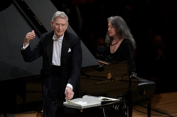 Herbert Blomstedt conducting the Lucerne Festival Orchestra with Martha Argerich, 2020 (photo by Peter Fischli / Lucerne Festival)
