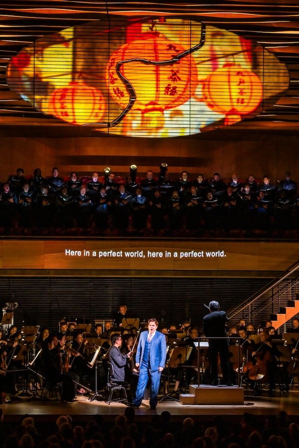 Long Yu conducts Aaron Zigman's oratorio with tenor Arnold Livingston Geis and the New York Philharmonic. David Geffen Hall. Photo: Chris Lee