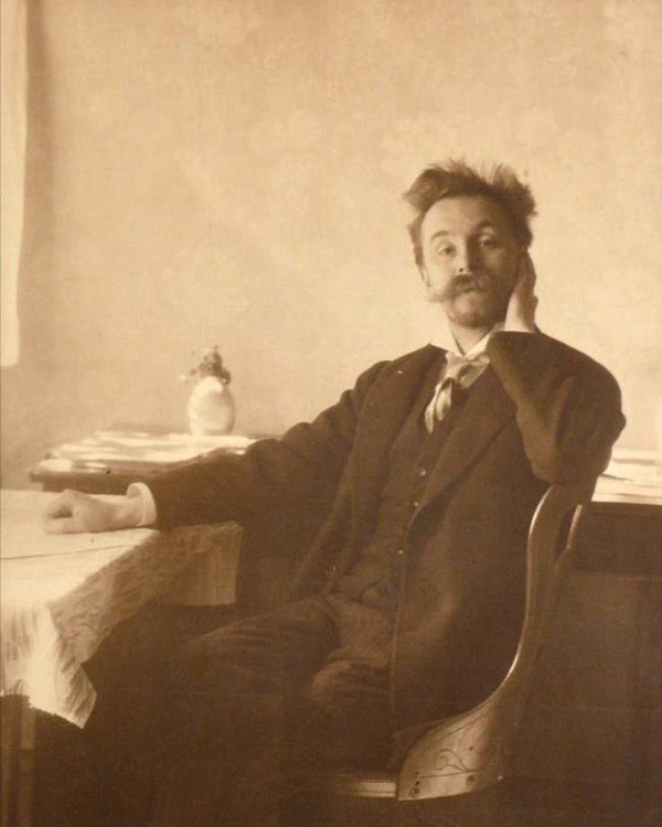 Facing Alexander Scriabin (Died on April 27, 1915) <br/> A Guide to His Piano Sonatas