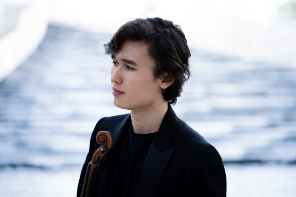 Daniel Lozakovich (Born on April 1, 2001): Stradivarius Journey <br/> Aristocratic Elegance and Powerful Projection