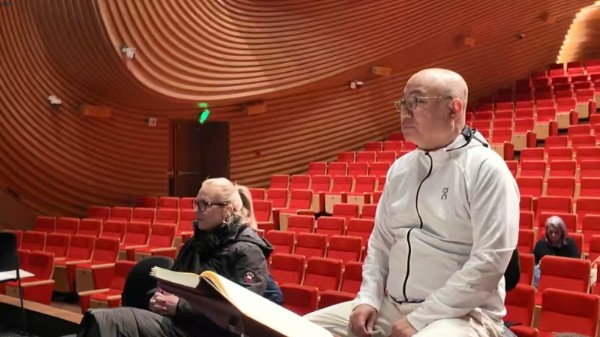 Maestro Xu Zhong and Katharina Wagner at the rehearsal