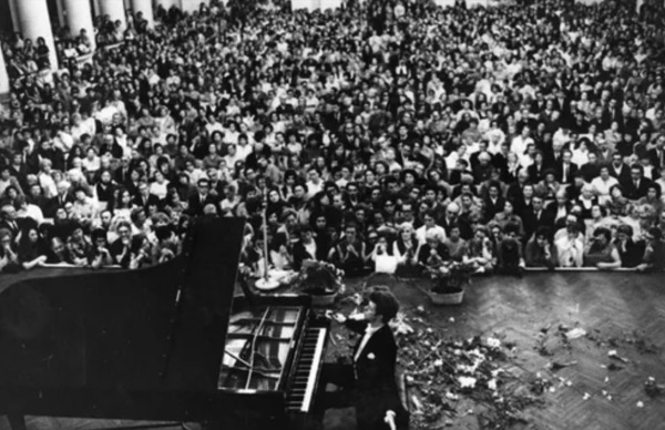 Van Cliburn